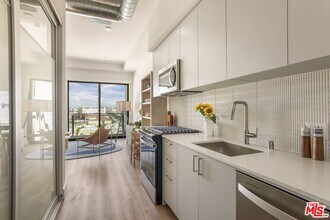 10401 Washington Blvd in Culver City, CA - Building Photo - Building Photo