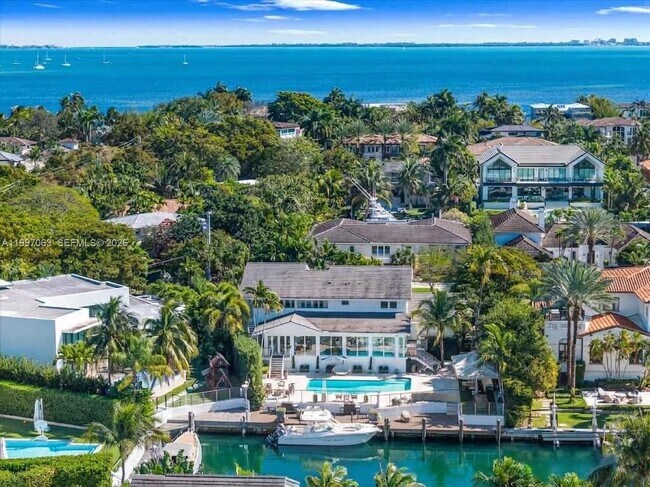 6832 Sunrise Ct in Coral Gables, FL - Building Photo - Building Photo