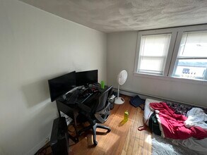 11 Burnham St, Unit 3 in Somerville, MA - Building Photo - Building Photo