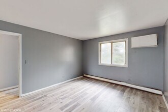 2432 Waterbury Dr in Woodridge, IL - Building Photo - Building Photo