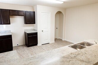 1706 Swallow Dr in Ennis, TX - Building Photo - Building Photo