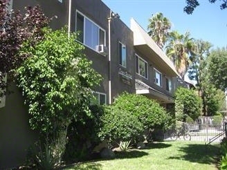 Orion Avenue apartments in North Hills, CA - Foto de edificio - Building Photo