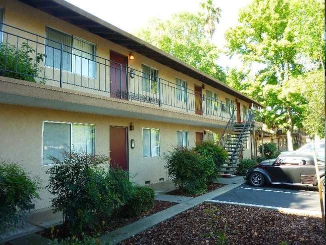 Green Acres Apartments in Chico, CA - Building Photo - Building Photo