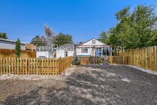 2072 Emporia St in Aurora, CO - Building Photo