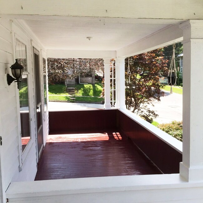 1937 Storrs Ave, Unit first floor in Utica, NY - Foto de edificio - Building Photo