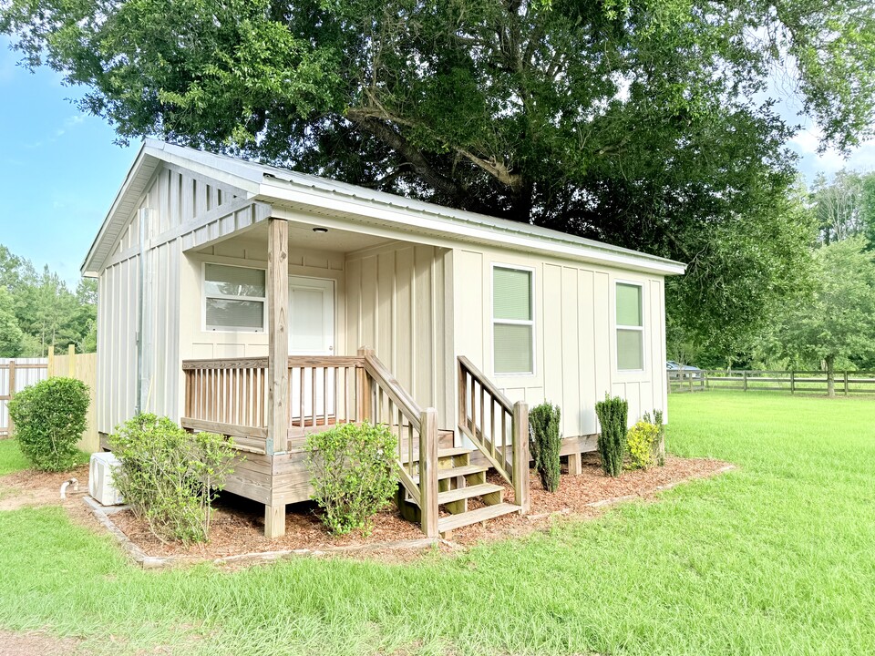 17048 Harry Jones Rd in Summerdale, AL - Building Photo