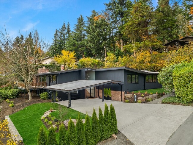 property at 4148 Boulevard Pl