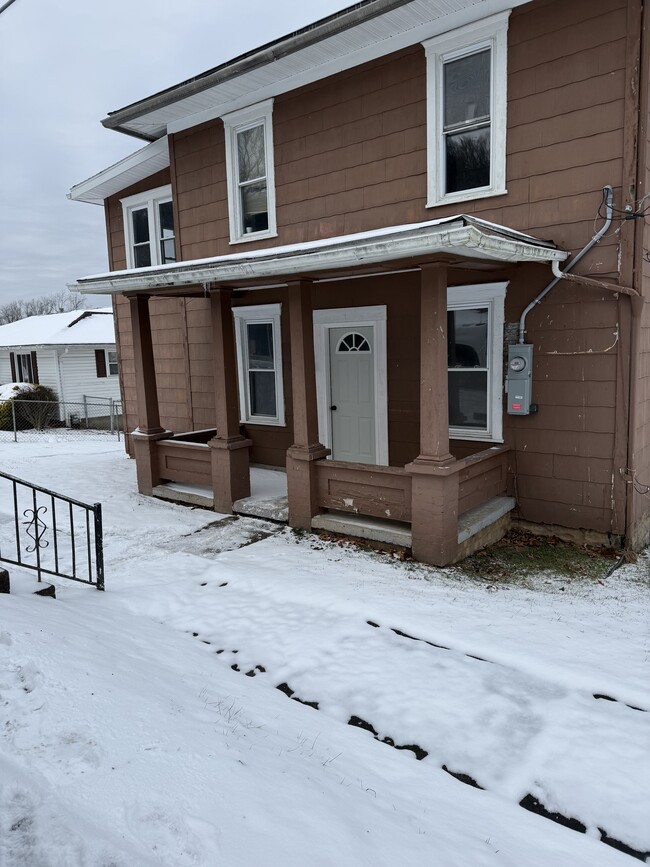 property at 713 N 8th Ave