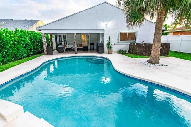 8111 Cedar Hollow Ln in Boca Raton, FL - Building Photo - Building Photo