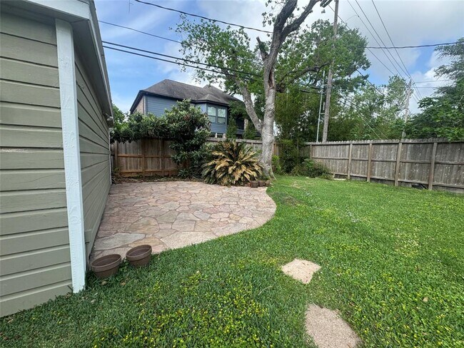 4022 Drummond St in Houston, TX - Building Photo - Building Photo