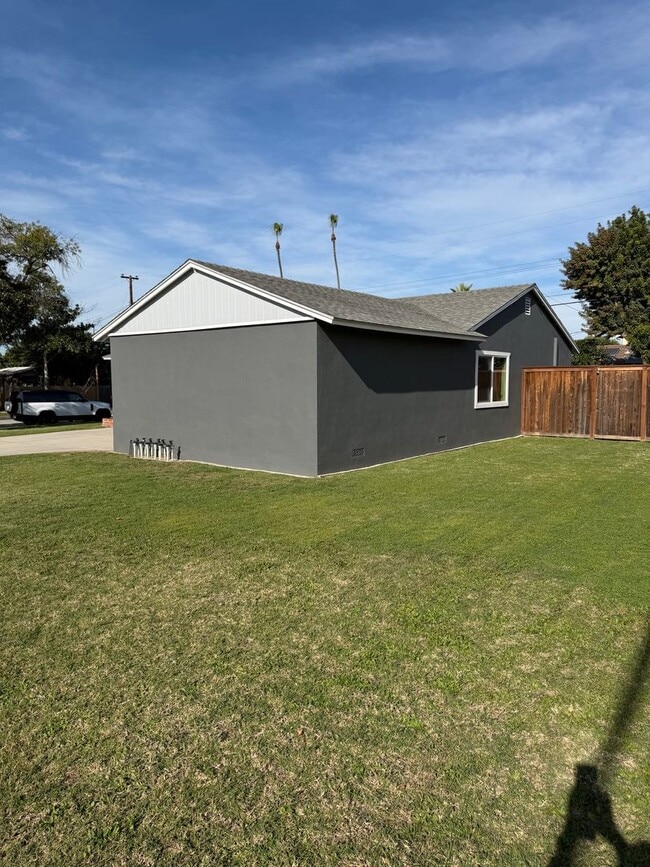 2431 E Commonwealth Ave in Fullerton, CA - Building Photo - Building Photo