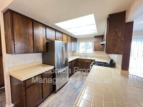 1008 Santa Fe Dr in Encinitas, CA - Building Photo - Building Photo