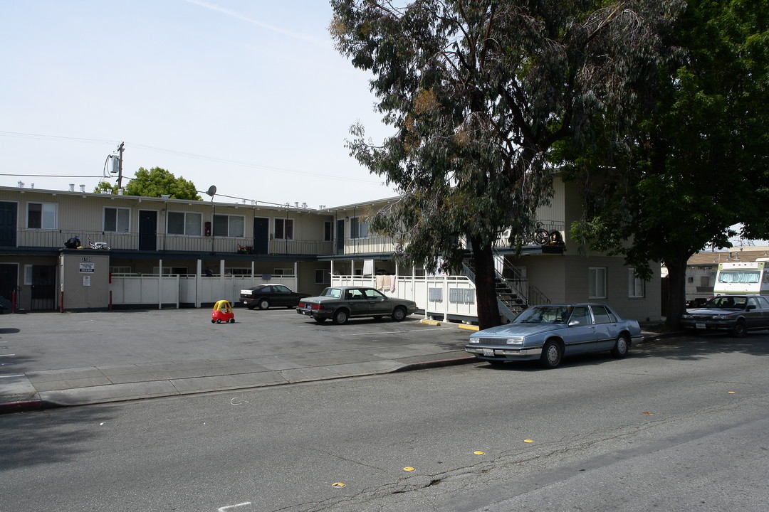 3730 Rolison Rd in Redwood City, CA - Building Photo