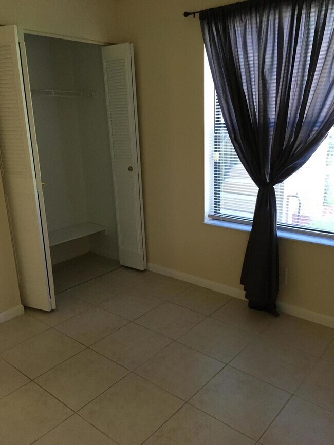 21913 Lake Forest Cir in Boca Raton, FL - Foto de edificio - Building Photo