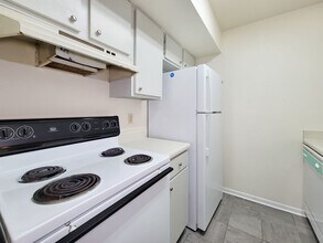 8435 Hearth Dr in Houston, TX - Building Photo - Building Photo