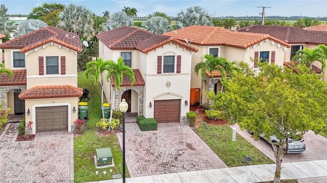 101 NE 37th Pl in Homestead, FL - Building Photo - Building Photo