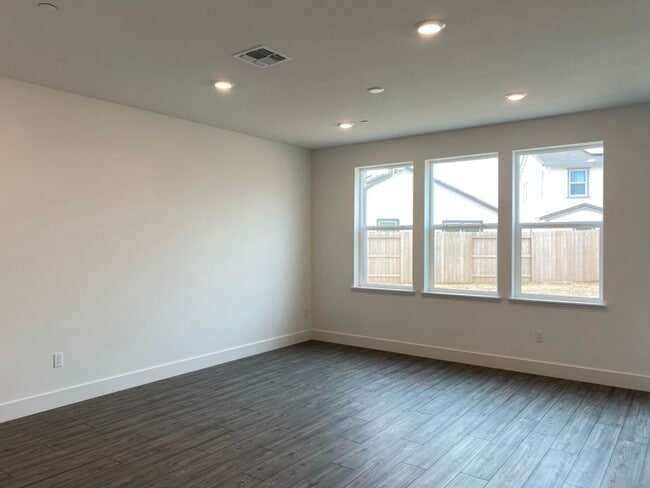 8349 Akino Ct in Elk Grove, CA - Building Photo - Building Photo