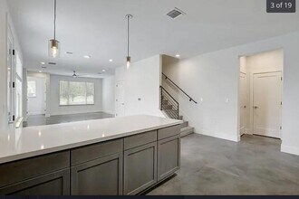 1914 Barge St in Austin, TX - Building Photo - Building Photo