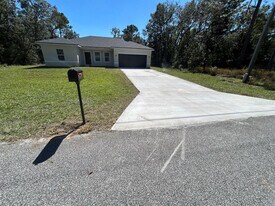 104 W Greenbriar Pl in Citrus Springs, FL - Building Photo
