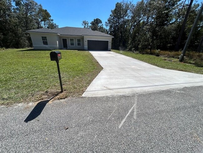 property at 104 W Greenbriar Pl