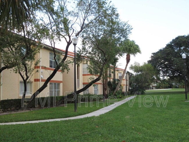 3410 Pinewalk Dr N in Margate, FL - Building Photo - Building Photo