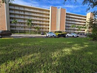 900 NE 12th Ave in Hallandale Beach, FL - Building Photo - Building Photo