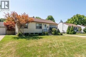 751 Kemsley Dr in Sarnia, ON - Building Photo - Building Photo
