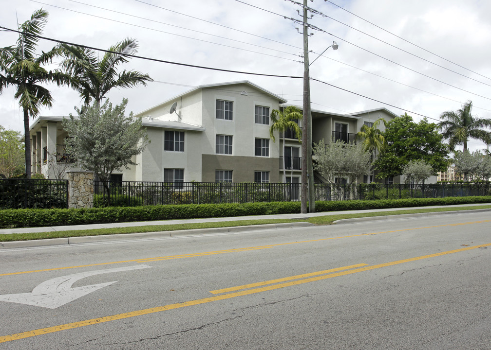 Bay Winds Apartments in North Miami, FL - Building Photo