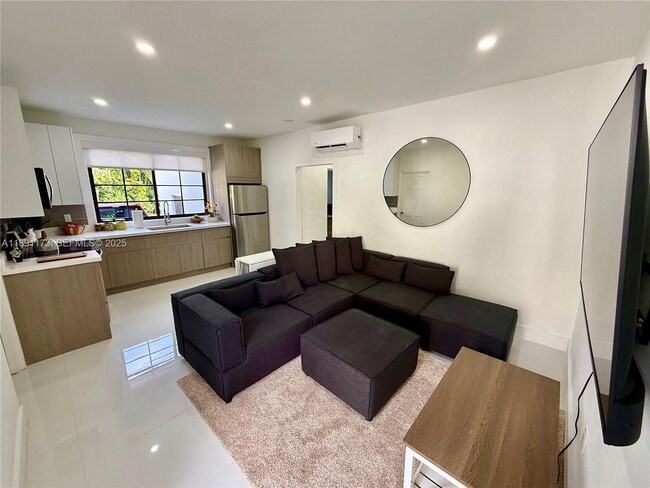 733 Michigan Ave in Miami Beach, FL - Building Photo - Building Photo