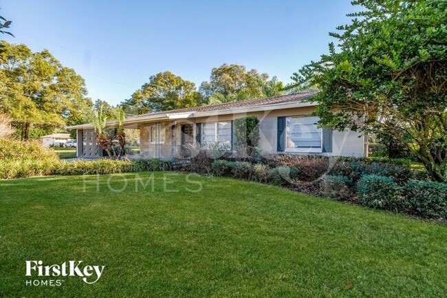 property at 909 Fort Ln Dr