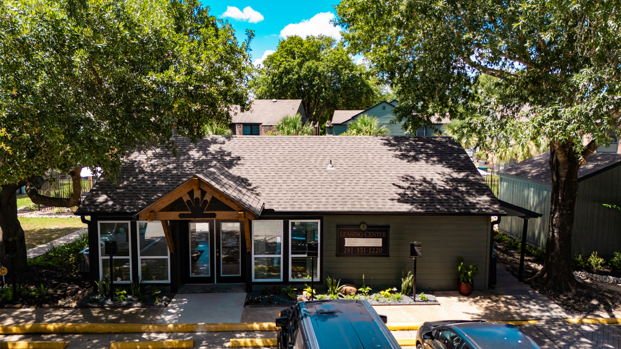 OAK BEND APARTMENTS in Tomball, TX - Building Photo