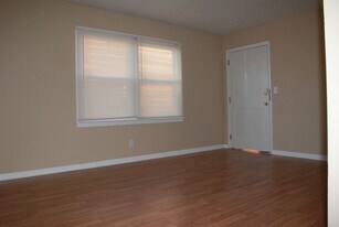 1352 Royalty Ct, Unit 1