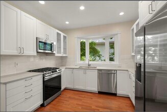 57 Crosby Rd in Newton, MA - Building Photo - Building Photo