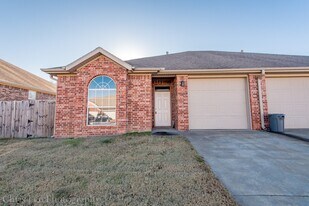 91-93 Dakota Trail in Farmington, AR - Building Photo