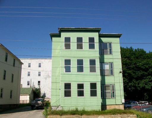 525 Waldo St in Rumford, ME - Foto de edificio