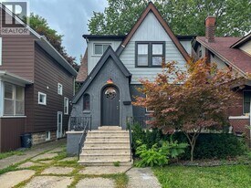 355 Randolph Ave in Windsor, ON - Building Photo