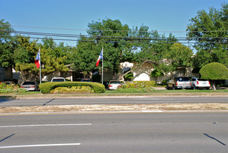 Oak Park in Dallas, TX - Foto de edificio - Building Photo