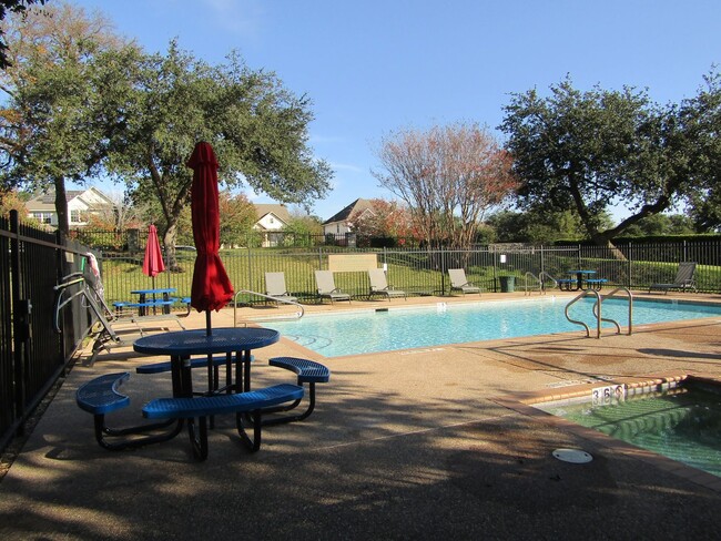 7500 Shadowridge Run in Austin, TX - Building Photo - Building Photo