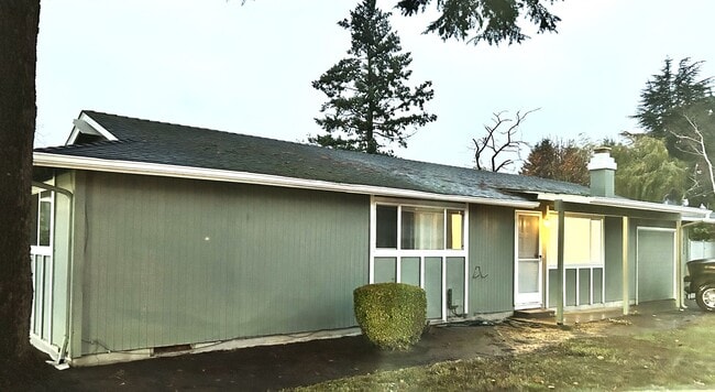 4016 45th Ave NE in Salem, OR - Building Photo - Building Photo