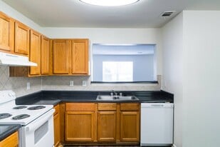 Crescent Pointe Townhomes in Stafford, VA - Building Photo