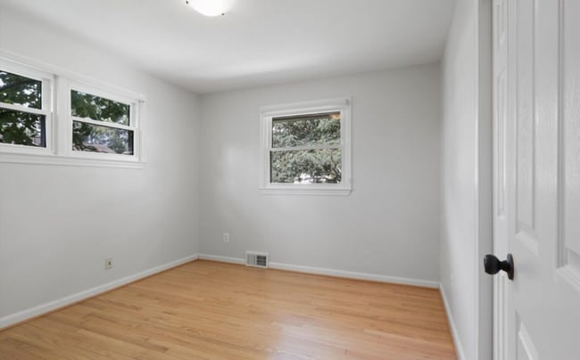 5954 Kedron St in Springfield, VA - Foto de edificio - Building Photo