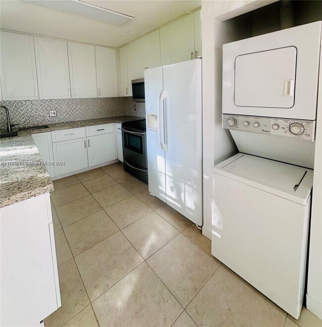 1487 Springside Dr in Weston, FL - Building Photo - Building Photo