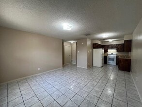 1502 E San Pedro St in Laredo, TX - Building Photo - Building Photo