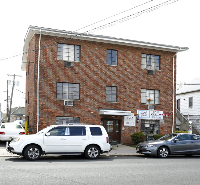 15 Westfield Ave in Clark, NJ - Foto de edificio - Building Photo