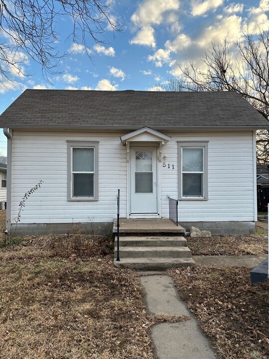 511 W Grand Ave in Salina, KS - Building Photo