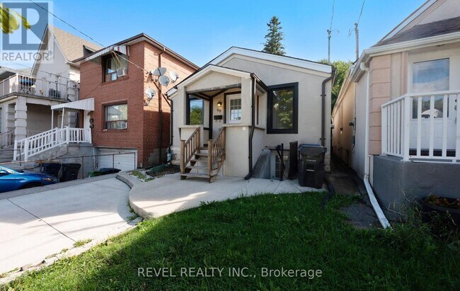 69 Rockcliffe Blvd in Toronto, ON - Building Photo - Building Photo
