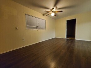 820 Pineland Ave in Venice, FL - Foto de edificio - Building Photo