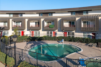 4261 Odyssey Dr in Corona, CA - Foto de edificio - Building Photo