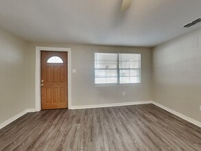 3821 Beechwood Blvd in Tampa, FL - Building Photo - Building Photo