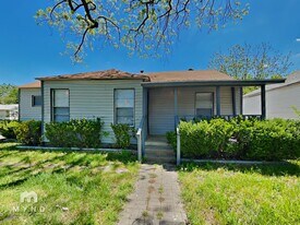 1216 Franklin St in Weatherford, TX - Building Photo